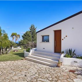 3 bedroom villa with pool and sea views near Scopello, sleeps 6